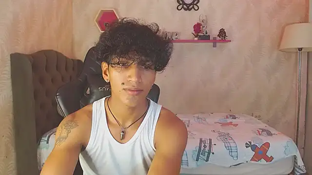 Snapshot of bull_cam chatting on 10-29-25, 03:14 bull cam online show from 10-29-25, 03:14