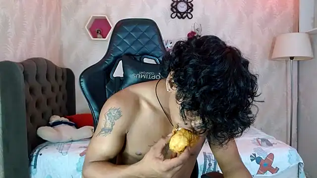 Snapshot of bull_cam chatting on 10-30-25, 05:02 bull cam online show from 10-30-25, 05:02