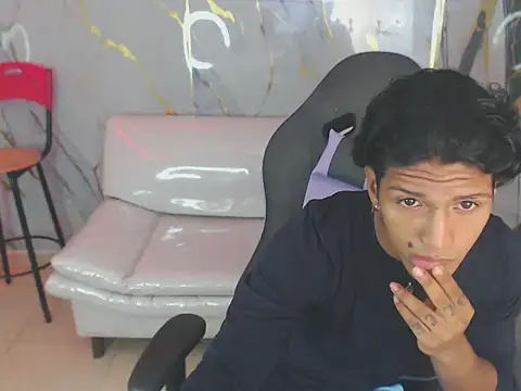 Snapshot of bull_cam chatting on 11-02-25, 03:25 bull cam online show from 11-02-25, 03:25