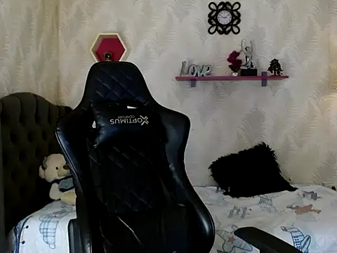 Snapshot of bull_cam chatting on 11-04-25, 05:12 bull cam online show from 11-04-25, 05:12