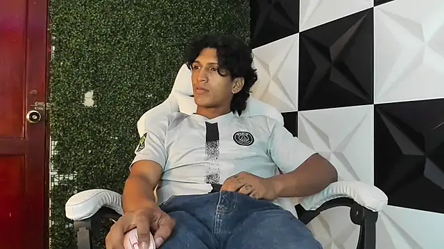 Snapshot of bull_cam chatting on 11-05-25, 07:14 bull cam online show from 11-05-25, 07:14