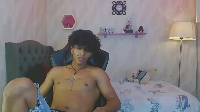 Snapshot of bull_cam chatting on 11-11-25, 07:14 bull cam online show from 11-11-25, 07:14