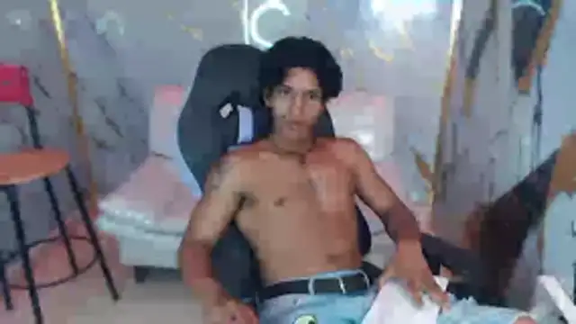 Snapshot of bull_cam chatting on 11-13-25, 07:46 bull cam online show from 11-13-25, 07:46