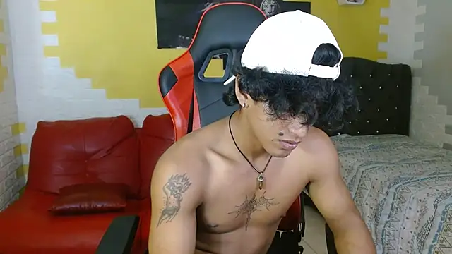 Snapshot of bull_cam chatting on 11-16-25, 06:57 bull cam online show from 11-16-25, 06:57