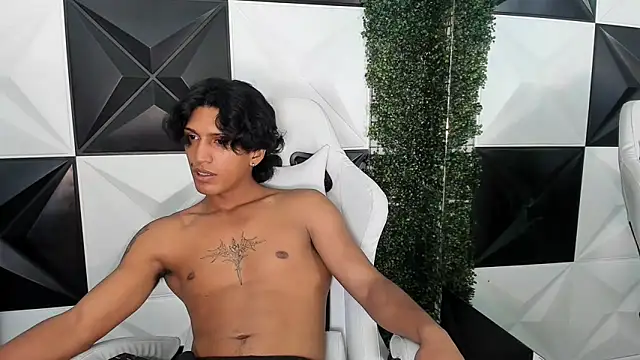 Snapshot of bull_cam chatting on 11-17-25, 06:24 bull cam online show from 11-17-25, 06:24