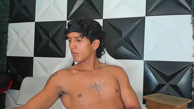 Snapshot of bull_cam chatting on 11-18-25, 08:13 bull cam online show from 11-18-25, 08:13