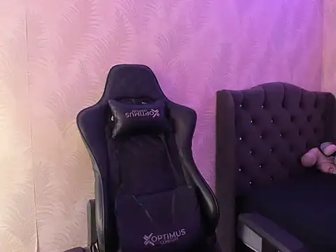 Snapshot of bull_cam chatting on 11-26-25, 08:54 bull cam online show from 11-26-25, 08:54