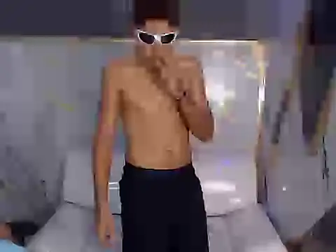 Snapshot of bull_cam chatting on 11-29-25, 03:53 bull cam online show from 11-29-25, 03:53