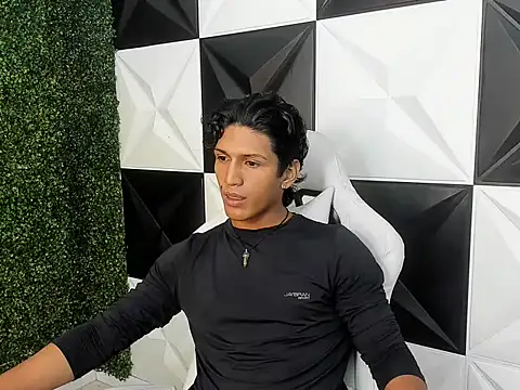 Snapshot of bull_cam chatting on 12-02-25, 01:55 bull cam online show from 12-02-25, 01:55