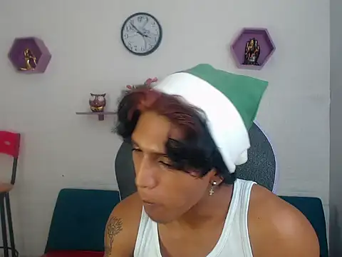 Snapshot of bull_cam chatting on 12-14-25, 02:06 bull cam online show from 12-14-25, 02:06