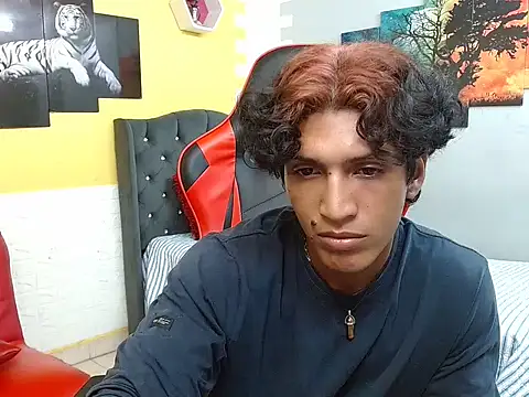 Snapshot of bull_cam chatting on 12-19-25, 02:46 bull cam online show from 12-19-25, 02:46