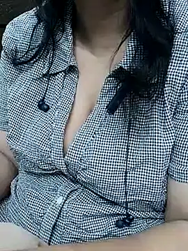 Snapshot of Janvi_-Love chatting on 09-21-25, 05:42 Janvi -Love online show from 09-21-25, 05:42