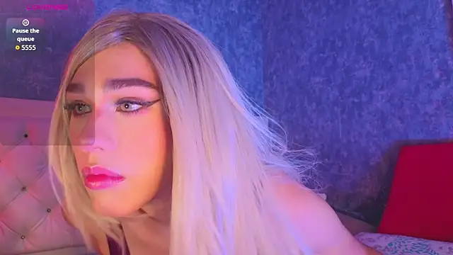 Snapshot of saraah_queen1 chatting on 10-29-25, 05:10 saraah queen1 online show from 10-29-25, 05:10