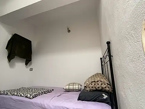 Snapshot of Asmodeo-6 chatting on 10-20-25, 01:33 Asmodeo-6 online show from 10-20-25, 01:33