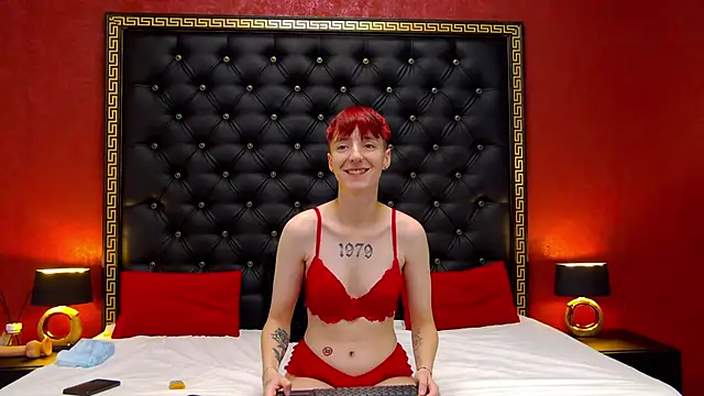 Luna Devil  online show from 10-17-25, 05:37