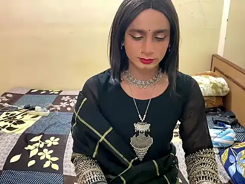 Snapshot of LuvLayla chatting on 12-19-25, 06:37 LuvLayla online show from 12-19-25, 06:37