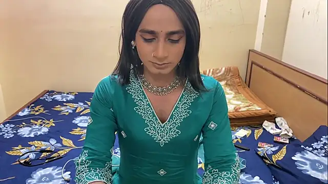 Snapshot of LuvLayla chatting on 01-09-26, 08:10 LuvLayla online show from 01-09-26, 08:10