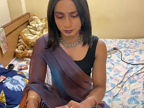 Snapshot of LuvLayla chatting on 02-17-26, 08:37 LuvLayla online show from 02-17-26, 08:37