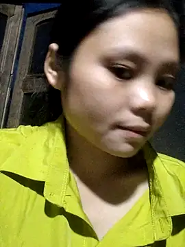 Snapshot of omiu-baby chatting on 10-21-25, 10:43 omiu-baby online show from 10-21-25, 10:43