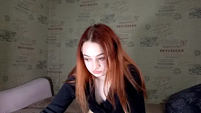 Snapshot of emi_less chatting on 10-26-25, 03:29 emi less online show from 10-26-25, 03:29