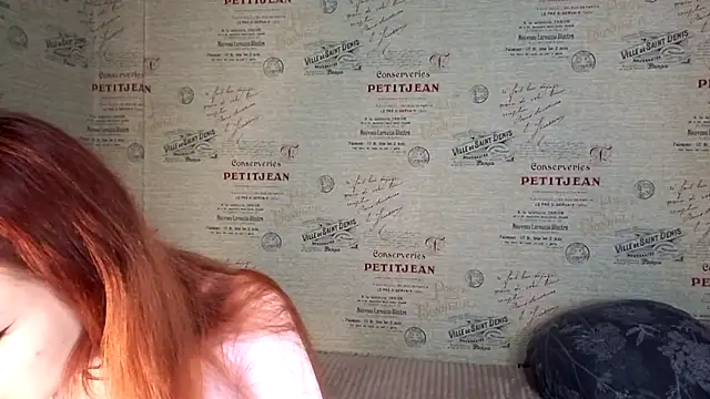 Snapshot of emi_less chatting on 11-06-25, 12:28 emi less online show from 11-06-25, 12:28