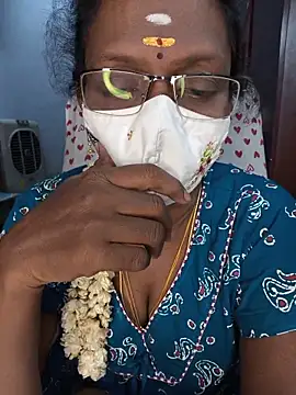 Snapshot of umashreetamil chatting on 05-13-26, 02:47 umashreetamil online show from 05-13-26, 02:47