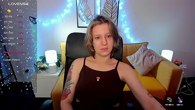 Hailey Foxy online show from 10-13-25, 08:47