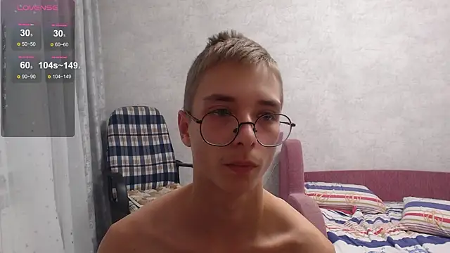 Snapshot of glasses_cat chatting on 10-10-25, 03:22 glasses cat online show from 10-10-25, 03:22