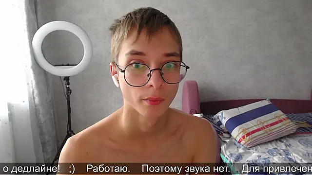 Snapshot of glasses_cat chatting on 11-13-25, 09:52 glasses cat online show from 11-13-25, 09:52