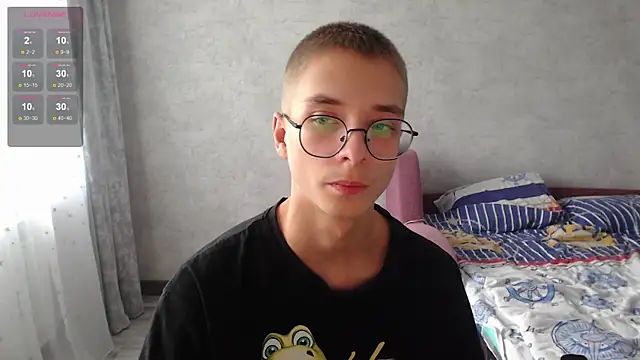 Snapshot of glasses_cat chatting on 11-16-25, 12:00 glasses cat online show from 11-16-25, 12:00