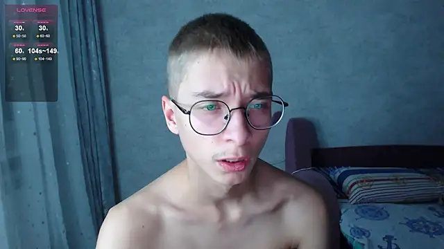 Snapshot of glasses_cat chatting on 11-18-25, 08:57 glasses cat online show from 11-18-25, 08:57