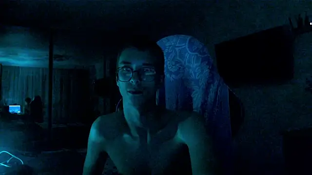 Snapshot of glasses_cat chatting on 07-24-26, 10:52 glasses cat online show from 07-24-26, 10:52