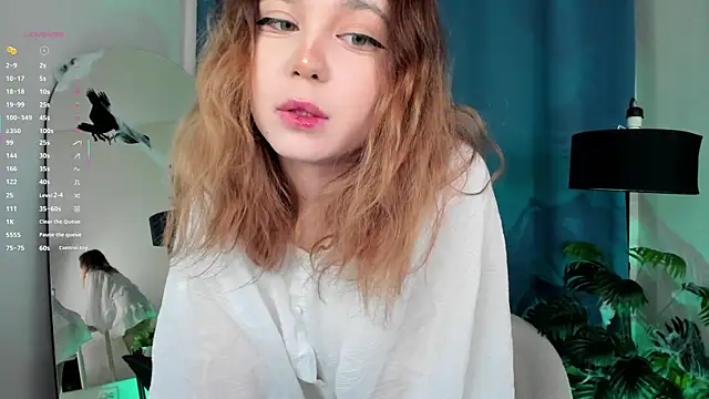 Snapshot of Lina_Glow chatting on 10-28-25, 06:39 Lina Glow online show from 10-28-25, 06:39