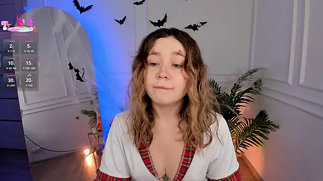 Snapshot of Lina_Glow chatting on 10-31-25, 06:58 Lina Glow online show from 10-31-25, 06:58