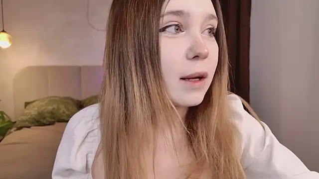 Snapshot of Lina_Glow chatting on 01-17-26, 06:40 Lina Glow online show from 01-17-26, 06:40