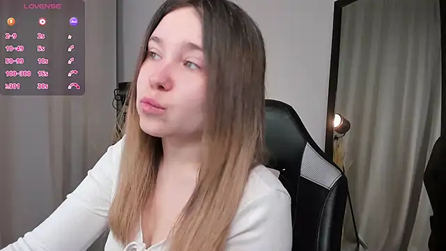 Snapshot of Lina_Glow chatting on 02-08-26, 06:39 Lina Glow online show from 02-08-26, 06:39