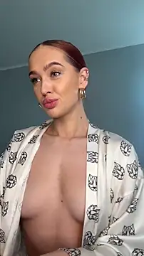 LittleFox    online show from 11-15-25, 08:33