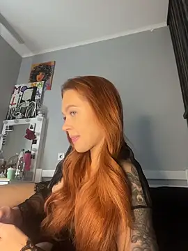 LittleFox    online show from 04-18-26, 07:23