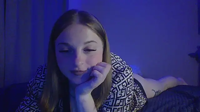 Snapshot of Star_Girlish chatting on 10-03-25, 08:17 Star Girlish online show from 10-03-25, 08:17