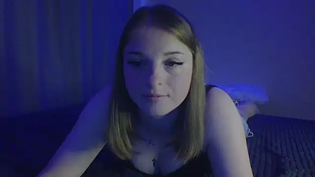 Snapshot of Star_Girlish chatting on 10-05-25, 11:52 Star Girlish online show from 10-05-25, 11:52