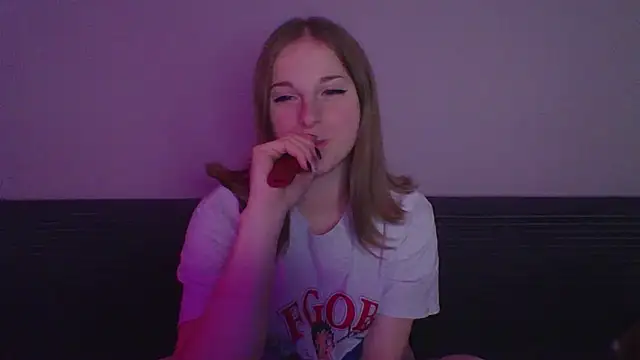 Snapshot of Star_Girlish chatting on 10-30-25, 08:31 Star Girlish online show from 10-30-25, 08:31