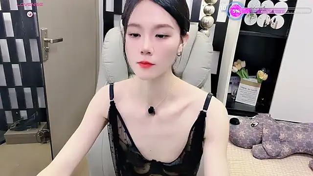 Snapshot of Yueyue-MM chatting on 06-15-26, 03:03 Yueyue-MM online show from 06-15-26, 03:03