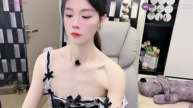 Snapshot of Yueyue-MM chatting on 06-17-26, 03:20 Yueyue-MM online show from 06-17-26, 03:20