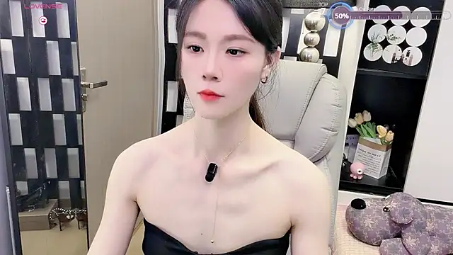 Snapshot of Yueyue-MM chatting on 06-18-26, 03:51 Yueyue-MM online show from 06-18-26, 03:51