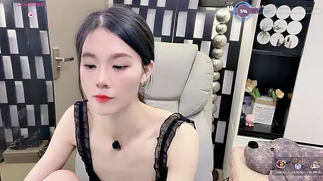 Snapshot of Yueyue-MM chatting on 06-21-26, 02:30 Yueyue-MM online show from 06-21-26, 02:30