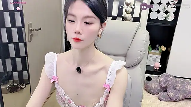 Snapshot of Yueyue-MM chatting on 06-24-26, 02:27 Yueyue-MM online show from 06-24-26, 02:27
