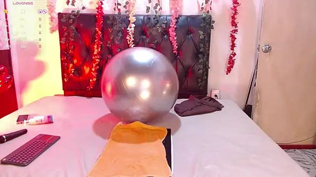  SARAI DUPONT online show from 03-11-25, 02:10