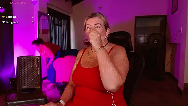 Snapshot of _SARAI_DUPONT chatting on 02-14-26, 09:11 SARAI DUPONT online show from 02-14-26, 09:11