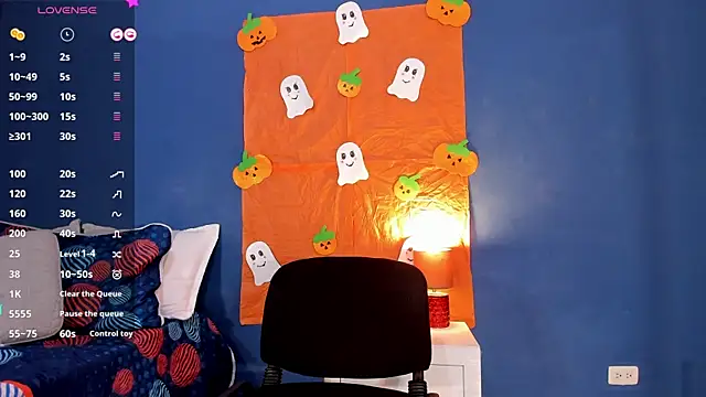 Grettel w online show from 10-30-25, 07:47