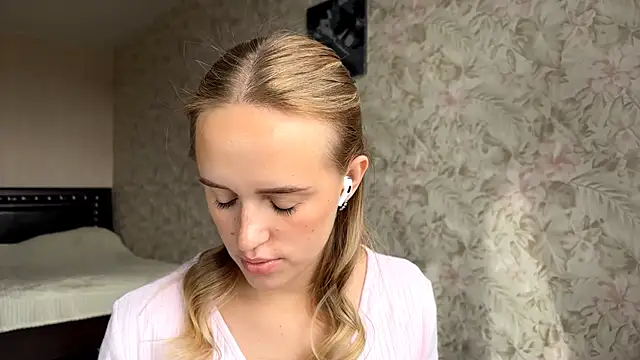 Snapshot of ElisabetLorney chatting on 09-17-25, 08:38 ElisabetLorney online show from 09-17-25, 08:38